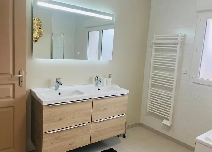 Au Pied Des Batteries Longues-sur-Mer