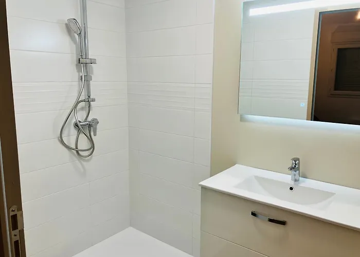 Au Pied Des Batteries * Longues-sur-Mer