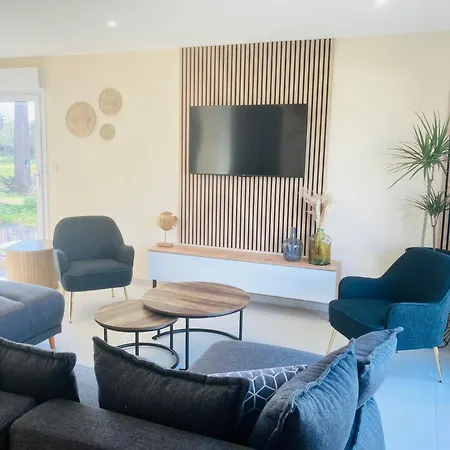 Holiday home Au Pied Des Batteries Longues-sur-Mer