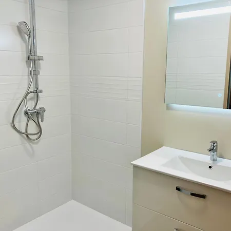 Au Pied Des Batteries * Longues-sur-Mer